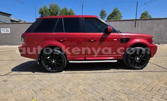 Oofamaa Range Rover Range Rover Red Makiinaa iti Bute keessatti Northeast Kenya keessatti Oofamaa Range Rover Range Rover Red Makiinaa iti Bute keessatti Northeast Kenya keessatti