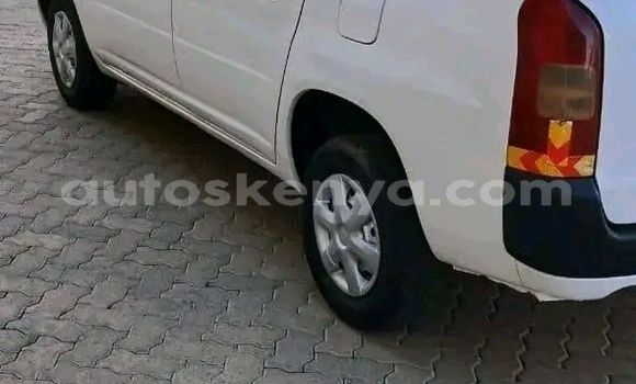 Oofamaa Toyota Probox White Makiinaa iti Bute keessatti Northeast Kenya keessatti Oofamaa Toyota Probox White Makiinaa iti Bute keessatti Northeast Kenya keessatti