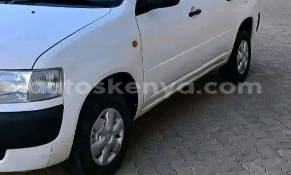 Oofamaa Toyota Probox White Makiinaa iti Bute keessatti Northeast Kenya keessatti Oofamaa Toyota Probox White Makiinaa iti Bute keessatti Northeast Kenya keessatti