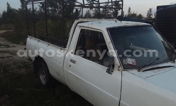 Nunua Ilio tumika Mitsubishi L200 Nyeupe Gari ndani ya Mto Athi nchini Nairobi