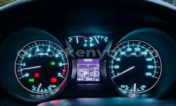 Oofamaa Toyota Land Cruiser Prado White Makiinaa iti Bute keessatti Northeast Kenya keessatti Oofamaa Toyota Land Cruiser Prado White Makiinaa iti Bute keessatti Northeast Kenya keessatti