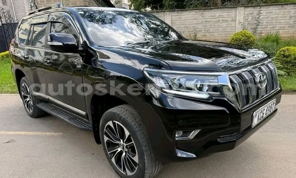 Oofamaa Toyota Prado Black Makiinaa iti Bute keessatti Northeast Kenya keessatti Oofamaa Toyota Prado Black Makiinaa iti Bute keessatti Northeast Kenya keessatti