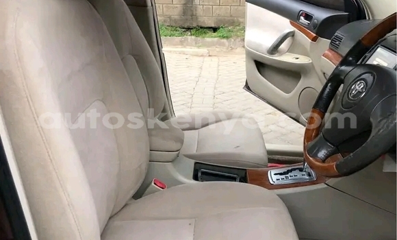 Oofamaa Toyota Allion Red Makiinaa iti Bute keessatti Northeast Kenya keessatti Oofamaa Toyota Allion Red Makiinaa iti Bute keessatti Northeast Kenya keessatti
