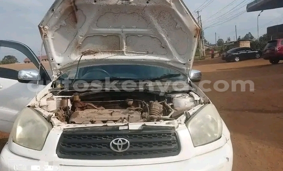 Nunua Ilio tumika Toyota RAV4 Nyeupe Gari ndani ya Changamwe nchini Pwani Nunua Ilio tumika Toyota RAV4 Nyeupe Gari ndani ya Changamwe nchini Pwani