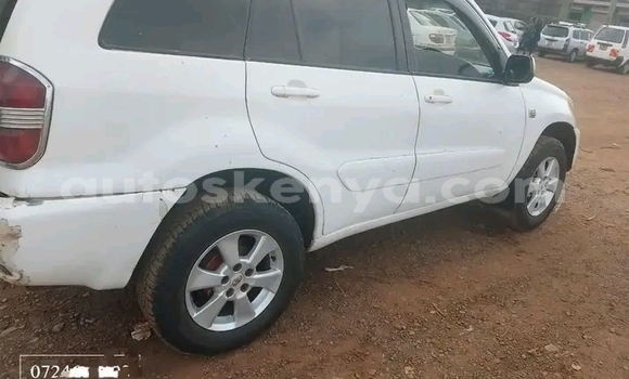 Nunua Ilio tumika Toyota RAV4 Nyeupe Gari ndani ya Changamwe nchini Pwani Nunua Ilio tumika Toyota RAV4 Nyeupe Gari ndani ya Changamwe nchini Pwani