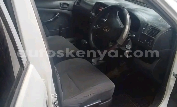 Oofamaa Toyota Probox White Makiinaa iti Bute keessatti Northeast Kenya keessatti