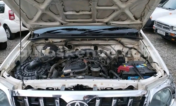 Nunua Ilio tumika Toyota Hilux Nyeupe Gari ndani ya Changamwe nchini Pwani Nunua Ilio tumika Toyota Hilux Nyeupe Gari ndani ya Changamwe nchini Pwani