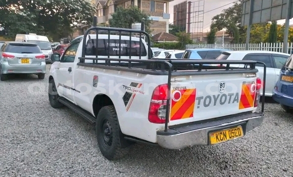 Nunua Ilio tumika Toyota Hilux Nyeupe Gari ndani ya Changamwe nchini Pwani Nunua Ilio tumika Toyota Hilux Nyeupe Gari ndani ya Changamwe nchini Pwani