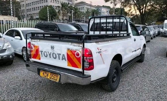 Nunua Ilio tumika Toyota Hilux Nyeupe Gari ndani ya Changamwe nchini Pwani Nunua Ilio tumika Toyota Hilux Nyeupe Gari ndani ya Changamwe nchini Pwani