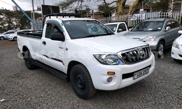 Nunua Ilio tumika Toyota Hilux Nyeupe Gari ndani ya Changamwe nchini Pwani Nunua Ilio tumika Toyota Hilux Nyeupe Gari ndani ya Changamwe nchini Pwani