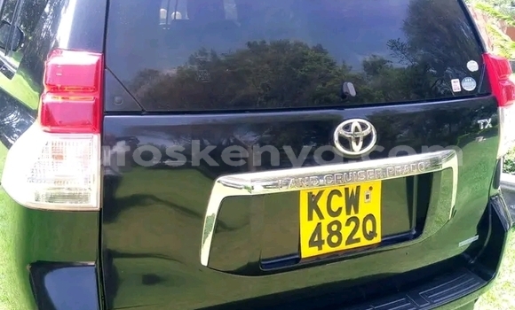 Oofamaa Toyota Land Cruiser Black Makiinaa iti Bute keessatti Northeast Kenya keessatti