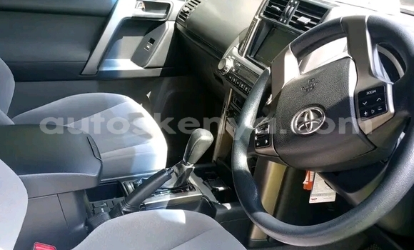Nunua Ilio tumika Toyota Land Cruiser Nyeusi Gari ndani ya Bute nchini Kaskazini Mashariki mwa Kenya Nunua Ilio tumika Toyota Land Cruiser Nyeusi Gari ndani ya Bute nchini Kaskazini Mashariki mwa Kenya