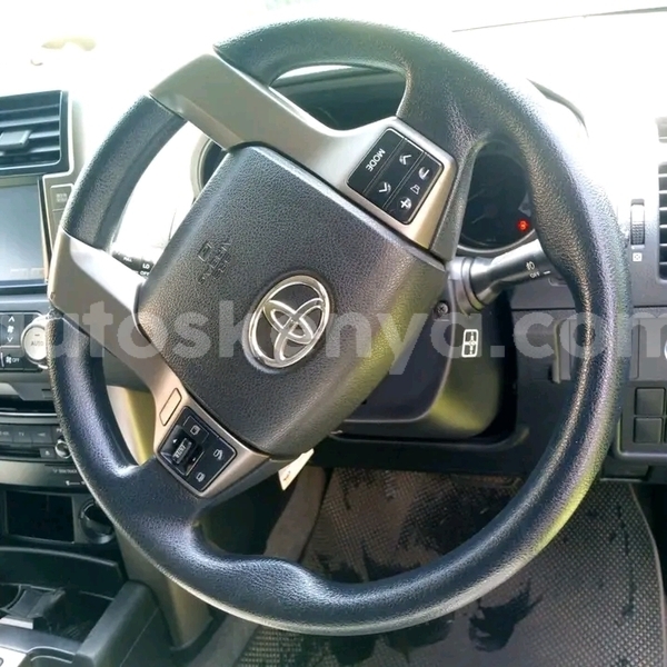 Big with watermark toyota land cruiser northeast kenya bute 27890