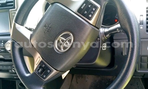 Nunua Ilio tumika Toyota Land Cruiser Nyeusi Gari ndani ya Bute nchini Kaskazini Mashariki mwa Kenya Nunua Ilio tumika Toyota Land Cruiser Nyeusi Gari ndani ya Bute nchini Kaskazini Mashariki mwa Kenya