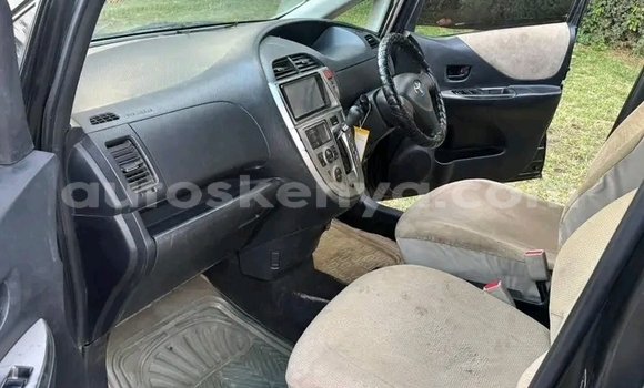 Nunua Ilio tumika Toyota Ractis Nyeusi Gari ndani ya Bute nchini Kaskazini Mashariki mwa Kenya