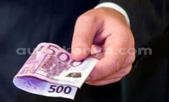 Oofamaa Aston Martin DB5 Brown Makiinaa iti Bura keessatti Northeast Kenya keessatti