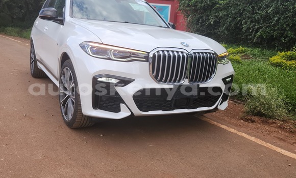 Oofamaa BMW X7 White Makiinaa iti Nairobi keessatti Nairobi keessatti