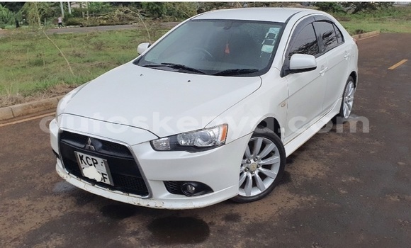 Oofamaa Mitsubishi Galant Fortis White Makiinaa iti Nairobi keessatti Nairobi keessatti