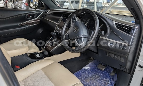 Nunua Ilio tumika Toyota Harrier Nyeupe Gari ndani ya Nairobi nchini Nairobi Nunua Ilio tumika Toyota Harrier Nyeupe Gari ndani ya Nairobi nchini Nairobi