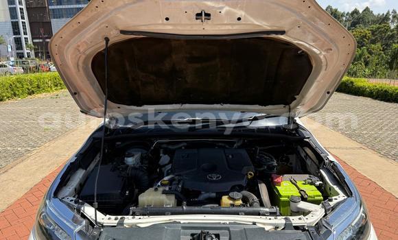 Nunua Ilio tumika Toyota Fortuner Nyeupe Gari ndani ya Nairobi nchini Nairobi