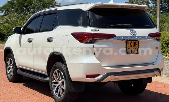 Nunua Ilio tumika Toyota Fortuner Nyeupe Gari ndani ya Nairobi nchini Nairobi Nunua Ilio tumika Toyota Fortuner Nyeupe Gari ndani ya Nairobi nchini Nairobi