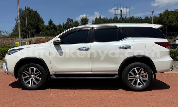 Nunua Ilio tumika Toyota Fortuner Nyeupe Gari ndani ya Nairobi nchini Nairobi Nunua Ilio tumika Toyota Fortuner Nyeupe Gari ndani ya Nairobi nchini Nairobi
