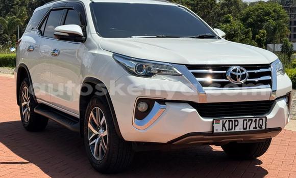 Nunua Ilio tumika Toyota Fortuner Nyeupe Gari ndani ya Nairobi nchini Nairobi Nunua Ilio tumika Toyota Fortuner Nyeupe Gari ndani ya Nairobi nchini Nairobi
