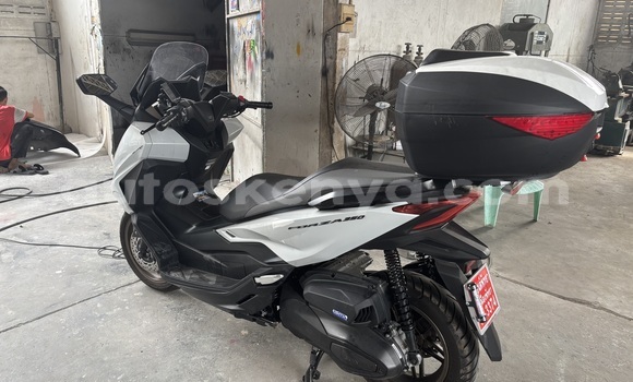 Nunua Imported Honda Forza Fedha Bike ndani ya Machakos nchini Mashariki ya Kenya Nunua Imported Honda Forza Fedha Bike ndani ya Machakos nchini Mashariki ya Kenya