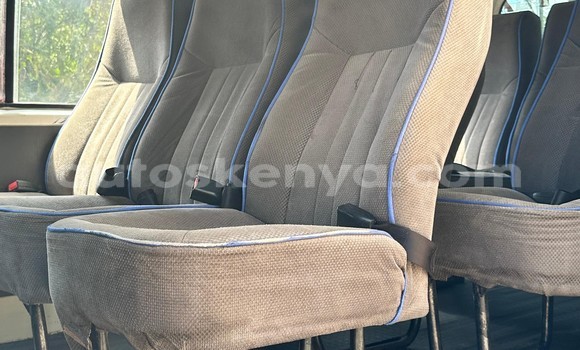 Nunua Ilio tumika Nissan Caravan Nyeupe Gari ndani ya Nairobi nchini Nairobi Nunua Ilio tumika Nissan Caravan Nyeupe Gari ndani ya Nairobi nchini Nairobi