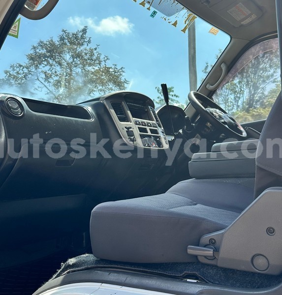 Big with watermark nissan caravan nairobi nairobi 28298