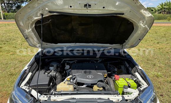 Oofamaa Toyota Fortuner White Makiinaa iti Nairobi keessatti Nairobi keessatti Oofamaa Toyota Fortuner White Makiinaa iti Nairobi keessatti Nairobi keessatti