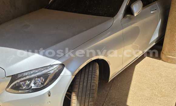 Oofamaa Mercedes‒Benz 200 Silver Makiinaa iti Nairobi keessatti Nairobi keessatti Oofamaa Mercedes‒Benz 200 Silver Makiinaa iti Nairobi keessatti Nairobi keessatti