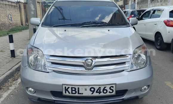Oofamaa Toyota IST Silver Makiinaa iti Nairobi keessatti Nairobi keessatti
