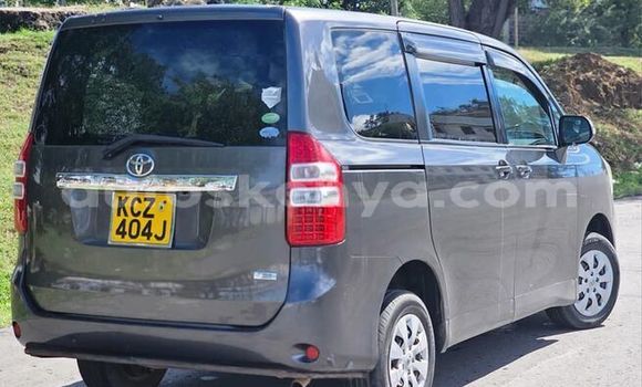 Oofamaa Toyota Noah Silver Makiinaa iti Machakos keessatti Nairobi keessatti Oofamaa Toyota Noah Silver Makiinaa iti Machakos keessatti Nairobi keessatti
