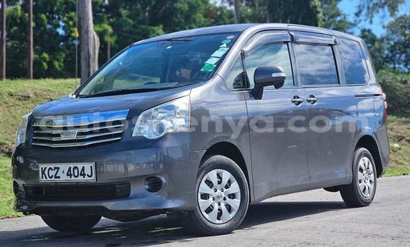 Oofamaa Toyota Noah Silver Makiinaa iti Machakos keessatti Nairobi keessatti Oofamaa Toyota Noah Silver Makiinaa iti Machakos keessatti Nairobi keessatti