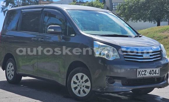 Oofamaa Toyota Noah Silver Makiinaa iti Machakos keessatti Nairobi keessatti Oofamaa Toyota Noah Silver Makiinaa iti Machakos keessatti Nairobi keessatti