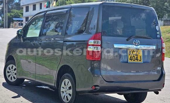 Oofamaa Toyota Noah Silver Makiinaa iti Machakos keessatti Nairobi keessatti Oofamaa Toyota Noah Silver Makiinaa iti Machakos keessatti Nairobi keessatti