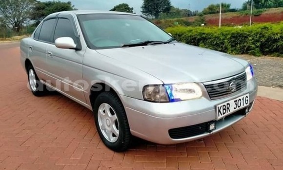 Oofamaa Nissan Sunny Silver Makiinaa iti Machakos keessatti Nairobi keessatti