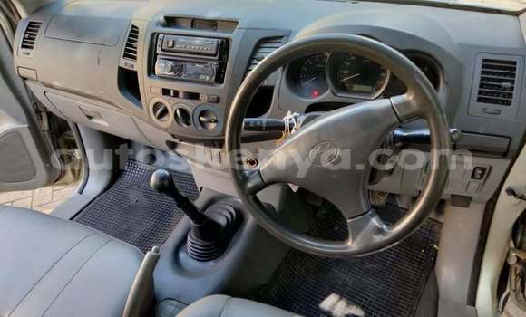 Oofamaa Toyota Hilux Silver Makiinaa iti Machakos keessatti Nairobi keessatti Oofamaa Toyota Hilux Silver Makiinaa iti Machakos keessatti Nairobi keessatti