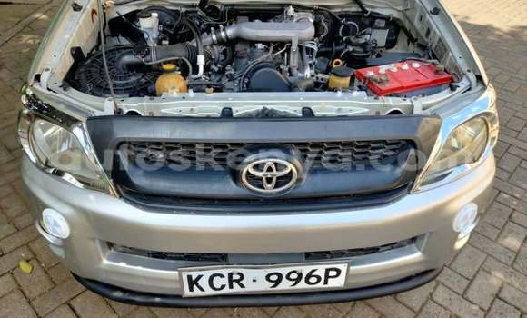 Oofamaa Toyota Hilux Silver Makiinaa iti Machakos keessatti Nairobi keessatti Oofamaa Toyota Hilux Silver Makiinaa iti Machakos keessatti Nairobi keessatti