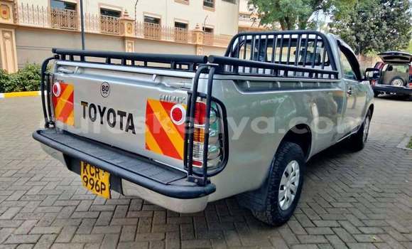 Oofamaa Toyota Hilux Silver Makiinaa iti Machakos keessatti Nairobi keessatti Oofamaa Toyota Hilux Silver Makiinaa iti Machakos keessatti Nairobi keessatti