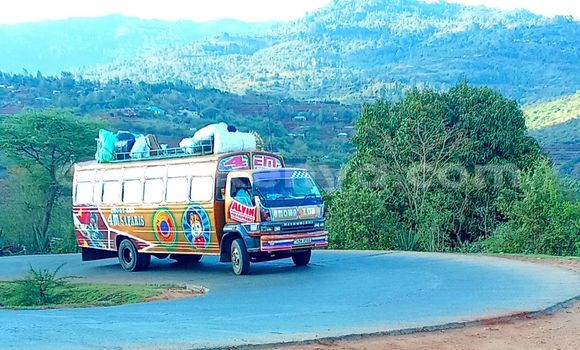 Oofamaa Acura CSX Beige Makiinaa iti Bomet keessatti Rift Valley keessatti Oofamaa Acura CSX Beige Makiinaa iti Bomet keessatti Rift Valley keessatti