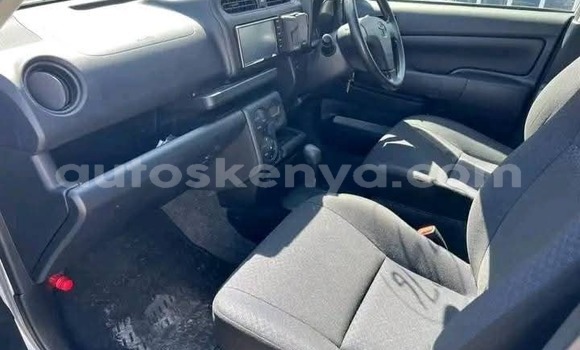 Haaraa Hummer H2 White Makiinaa iti Eldoret keessatti Rift Valley keessatti