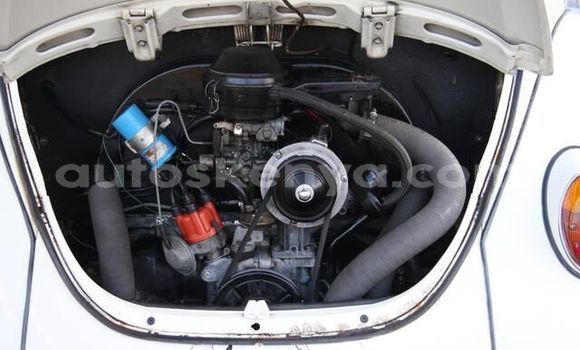 Oofamaa Volkswagen Beetle White Makiinaa iti Machakos keessatti Nairobi keessatti Oofamaa Volkswagen Beetle White Makiinaa iti Machakos keessatti Nairobi keessatti