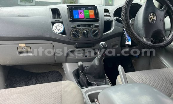 Nunua Ilio tumika Toyota Hilux Fedha Gari ndani ya Kisumu nchini Nyanza Nunua Ilio tumika Toyota Hilux Fedha Gari ndani ya Kisumu nchini Nyanza