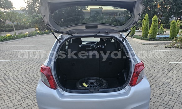 Oofamaa Toyota Vitz Silver Makiinaa iti Nairobi keessatti Nairobi keessatti Oofamaa Toyota Vitz Silver Makiinaa iti Nairobi keessatti Nairobi keessatti