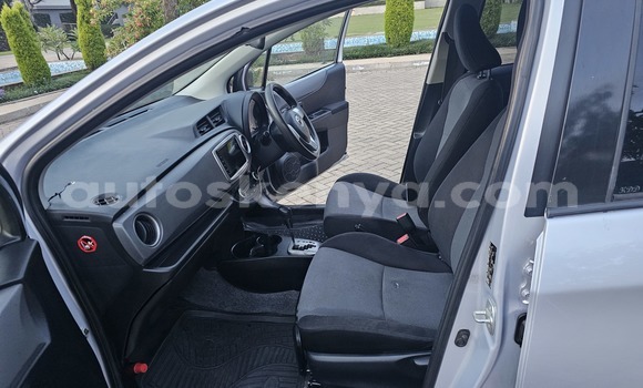 Oofamaa Toyota Vitz Silver Makiinaa iti Nairobi keessatti Nairobi keessatti Oofamaa Toyota Vitz Silver Makiinaa iti Nairobi keessatti Nairobi keessatti