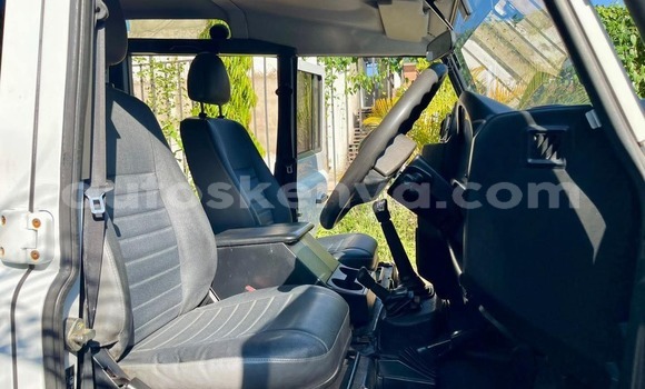 Buy Used Land Rover Defender White Car in Nairobi in Nairobi Buy Used Land Rover Defender White Car in Nairobi in Nairobi