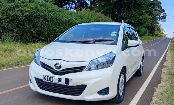 Oofamaa Toyota Vitz White Makiinaa iti Nairobi keessatti Nairobi keessatti Oofamaa Toyota Vitz White Makiinaa iti Nairobi keessatti Nairobi keessatti
