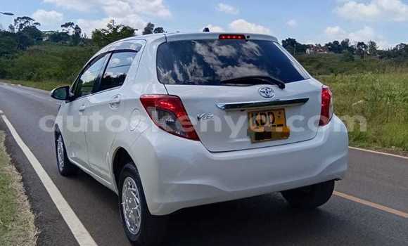 Oofamaa Toyota Vitz White Makiinaa iti Nairobi keessatti Nairobi keessatti Oofamaa Toyota Vitz White Makiinaa iti Nairobi keessatti Nairobi keessatti